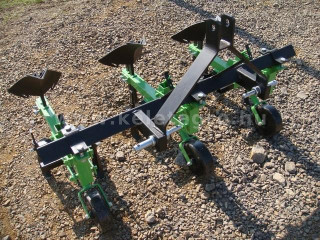 Cultivator with 3 hoe units, with hiller, Komondor SK3 (1)